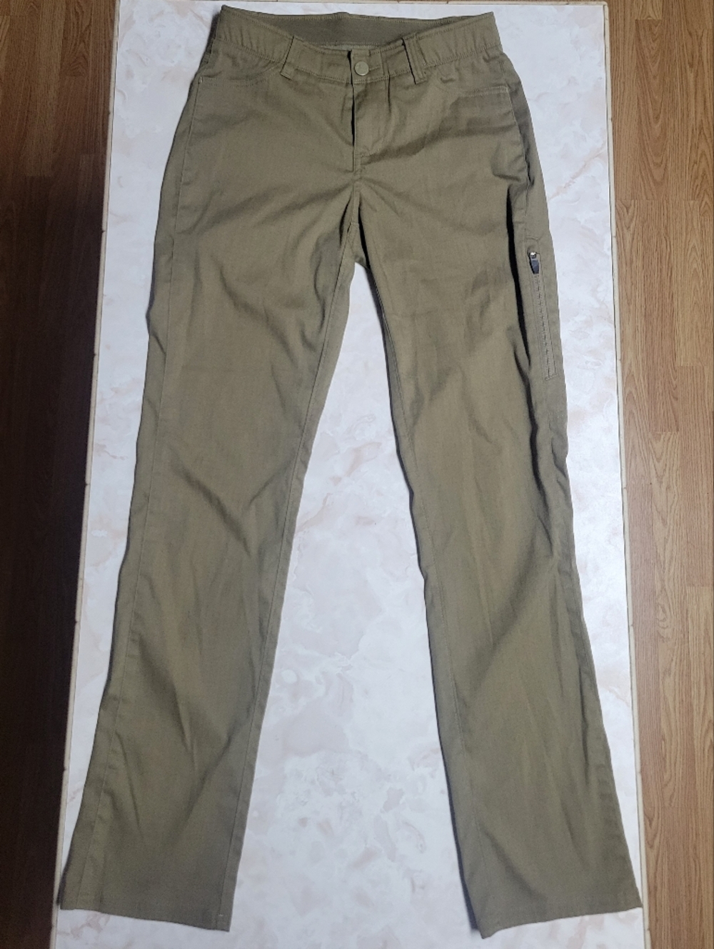 Under Armour Womens Loose Fit Pants Size 2 Khaki Performance Stretch Athletic